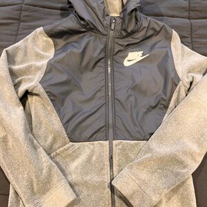 Nike Fleece Sweater in Boy’s XL